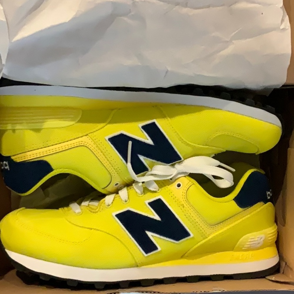 New Balance 574, yellow w/ blue